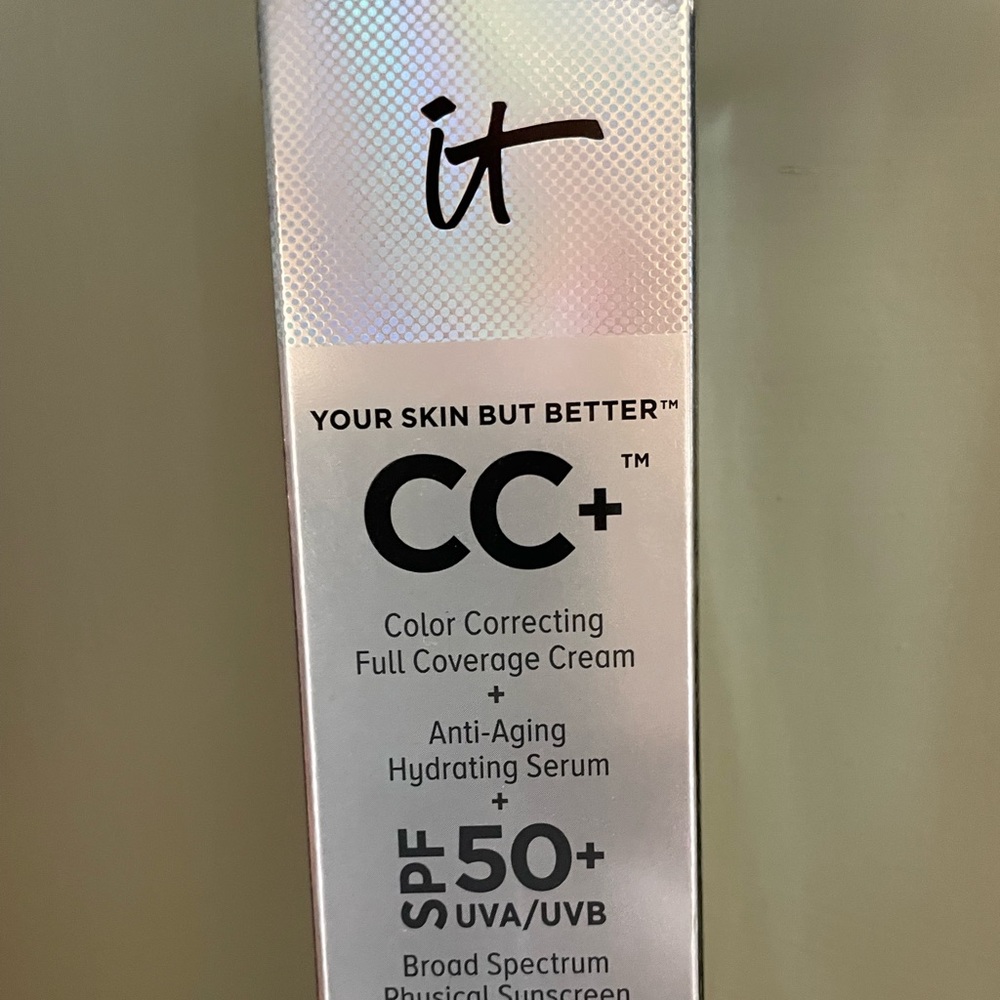 **NEW** 2.53 FL OZ, IT Cosmetics CC Foundation